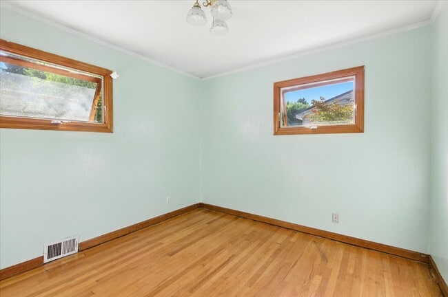 18 Maplewood Dr in South Burlington, VT - Foto de edificio - Building Photo