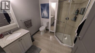 321 Spruce St in Waterloo, ON - Building Photo - Building Photo