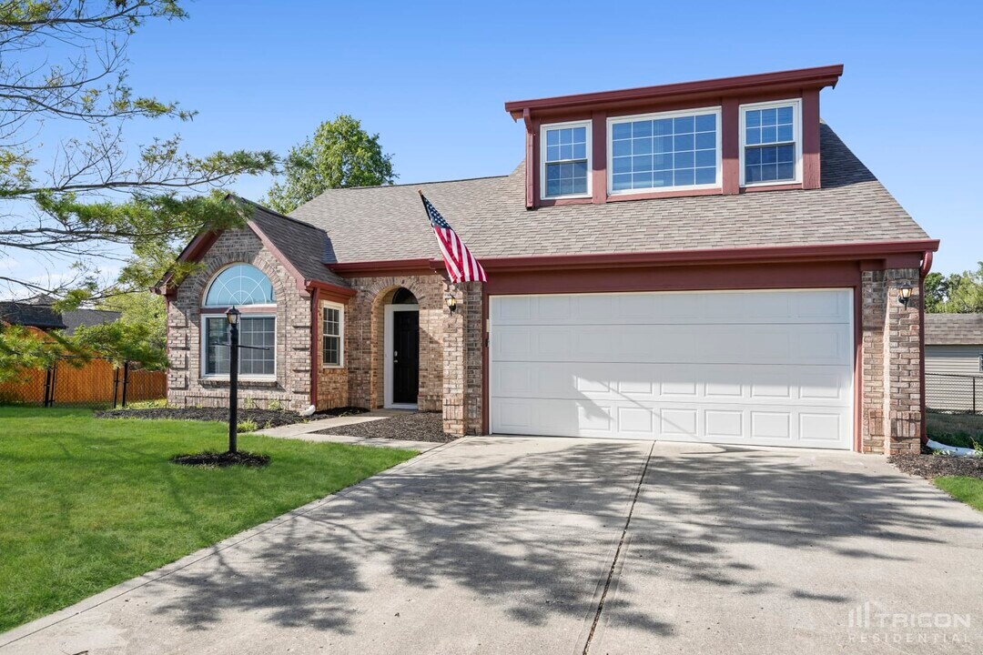 1224 Stradford Ct in Greenwood, IN - Building Photo