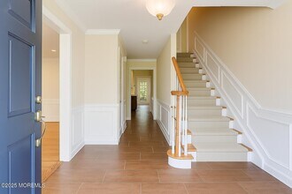 19 Monterey Dr in West Windsor Township, NJ - Foto de edificio - Building Photo