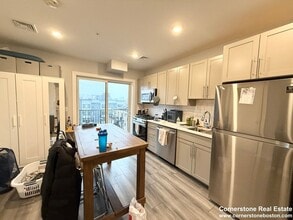 55 W Fifth St, Unit 606 in Boston, MA - Foto de edificio - Building Photo