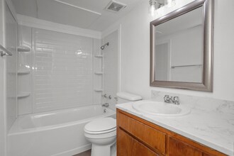 1410 S Elizabeth Ave, Unit 103 in Kirbyville, TX - Foto de edificio - Building Photo