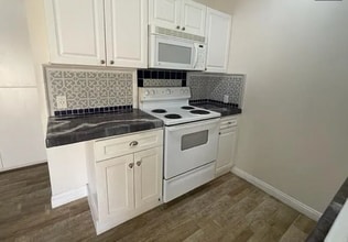 2131 Park Way in Bakersfield, CA - Foto de edificio - Building Photo