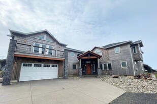 10340 NW Pacific Coast Hwy in Seal Rock, OR - Building Photo