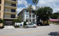 Charles Court in St. Petersburg, FL - Building Photo - Building Photo