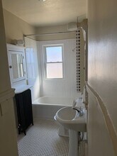 815 E Locust St in Milwaukee, WI - Building Photo - Building Photo