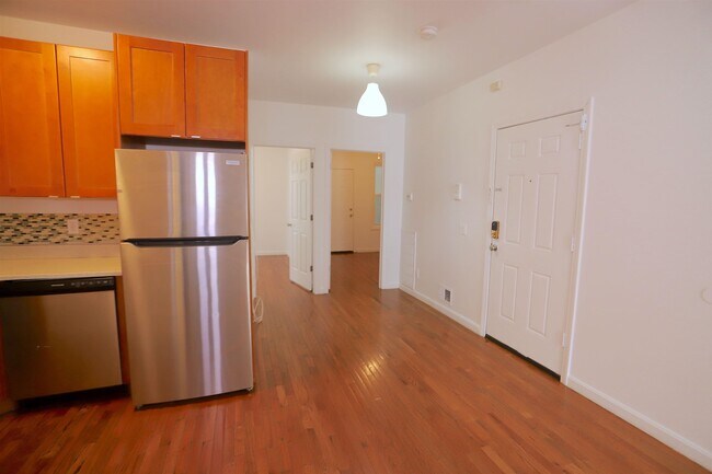 195 Webster Ave in Jersey City, NJ - Building Photo - Building Photo