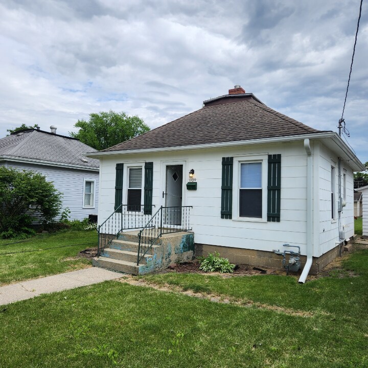 1109 E 15th St in Sterling, IL - Building Photo