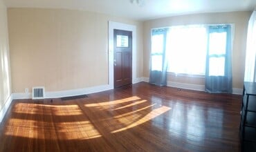 917 Kimball Ave in Waterloo, IA - Building Photo - Building Photo