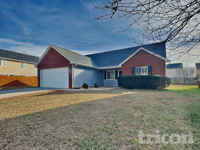 property at 814 Topsail Dr