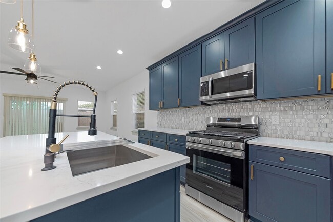 837 W Little York Rd in Houston, TX - Building Photo - Building Photo