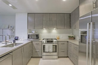 51 Innes Ct in San Francisco, CA - Building Photo - Building Photo