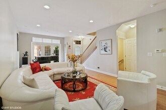 404 Callie Ct in Morton Grove, IL - Building Photo - Building Photo