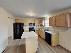 2245 Yagger Bay Dr in Hilliard, OH - Foto de edificio - Building Photo