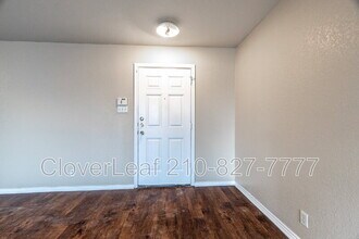 8223 Maple Meadow Dr in Converse, TX - Building Photo - Building Photo