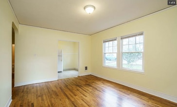 2214 Broadway St in Vancouver, WA - Building Photo - Building Photo