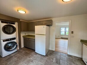 27 Minott St in South Portland, ME - Foto de edificio - Building Photo