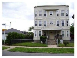 76 Sorrento St in Springfield, MA - Building Photo