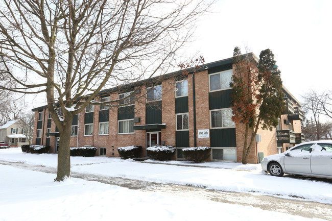 Green Oaks Apartments in Lansing, MI - Building Photo - Building Photo