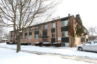 Green Oaks Apartments in Lansing, MI - Foto de edificio - Building Photo