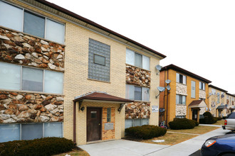 10482 Carol Ct in Rosemont, IL - Building Photo - Building Photo