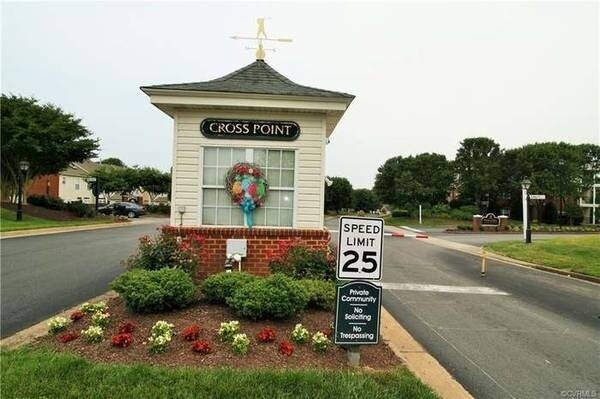 9999 Links Ln in Glen Allen, VA - Building Photo