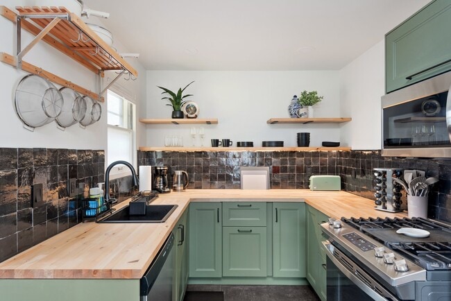 6248 NE Wasco St in Portland, OR - Building Photo - Building Photo