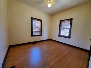 525 S Woodlawn Ave in Bloomington, IN - Foto de edificio - Building Photo