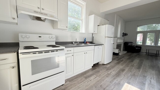 567 Queens Ave in London, ON - Building Photo - Building Photo