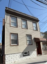 122 Cross St in Harrison, NJ - Building Photo