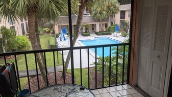 100 Grand Blvd, Unit 208 in Tarpon Springs, FL - Building Photo