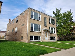 6048 N Elston Ave in Chicago, IL - Foto de edificio - Building Photo