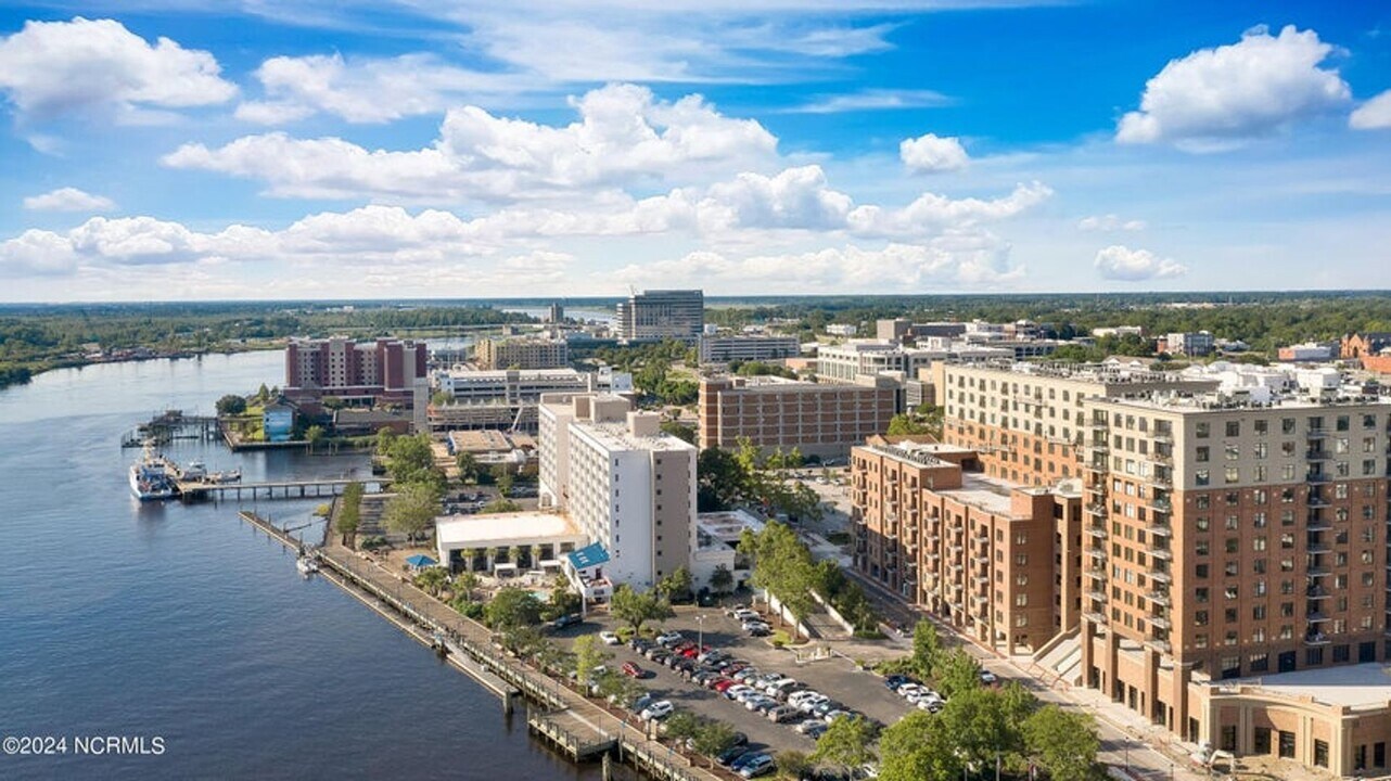 240 N Water St in Wilmington, NC - Building Photo
