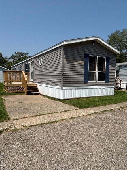 property at 1524 Crescent Ln Dr