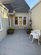 1035 Underhills Rd in Oakland, CA - Building Photo - Building Photo