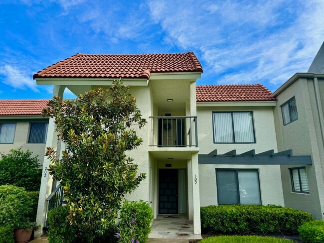 property at 5560 Fairway Park Dr
