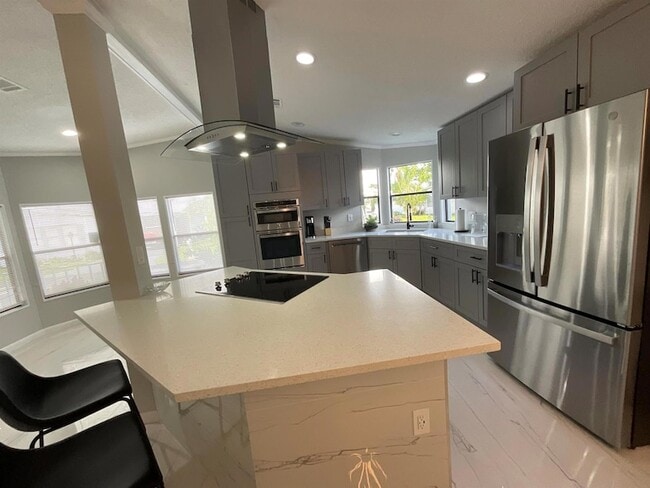 property at 920 Sun Acres Ln