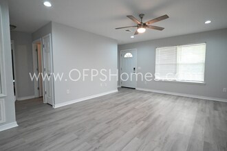 1081 Antigua Cir in Pensacola, FL - Building Photo - Building Photo