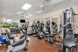 6825 Grenadier Blvd, Unit PH4 in Naples, FL - Foto de edificio - Building Photo