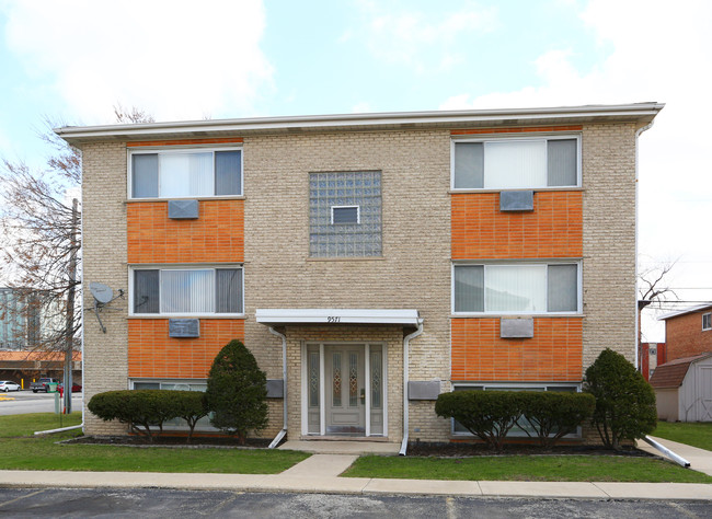 9571 Maple Dr in Des Plaines, IL - Building Photo - Building Photo