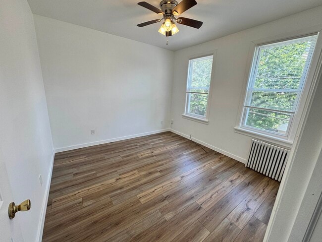 52 E 37th St in Bayonne, NJ - Building Photo - Building Photo