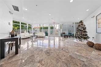 2000 Bay Dr in Miami Beach, FL - Foto de edificio - Building Photo