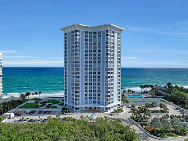 5200 N Ocean Dr in Riviera Beach, FL - Building Photo - Building Photo