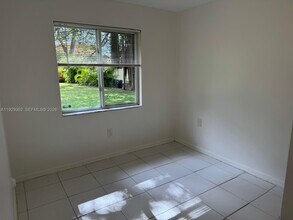 2522 NE 184th Terrace in North Miami Beach, FL - Building Photo - Building Photo