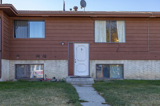 9 7 Av SE in High River, AB - Building Photo - Building Photo