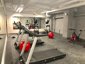 Panorama Tower in Van Nuys, CA - Foto de edificio - Building Photo