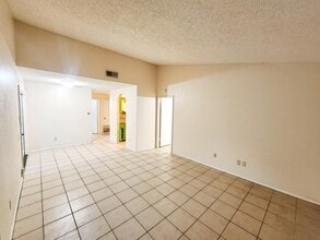 111 Meteor Dr, Unit A in Austin, TX - Building Photo - Building Photo