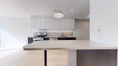 3122 Dundas St W in Toronto, ON - Building Photo - Building Photo
