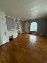 1033 E Oakland Ave in Lansing, MI - Building Photo - Building Photo
