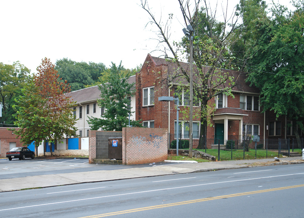 595 NE Boulevard in Atlanta, GA - Foto de edificio